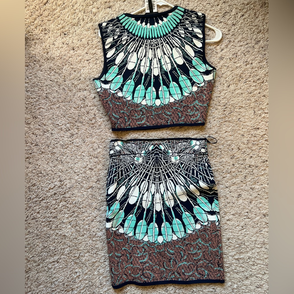 BCBG Aztec 2 piece set - Picture 2 of 7